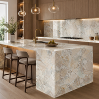Dalles de pierre frittée brillante beige grande taille, moulées monobloc, idéales pour les murs et sols d'ingénierie de salons modernes