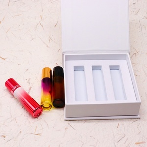 Boîte d'emballage à bille d'huiles essentielles pour le soin de la peau avec logo d'impression OEM Boîte de papier rigide pour bouteilles cosmétiques de luxe en verre avec insertion en EVA - Product Image 4