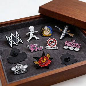 Distintivo con Texture Opaca e Finitura in Metallo Spazzolato - Badge in Metallo Personalizzati - Product Image 6