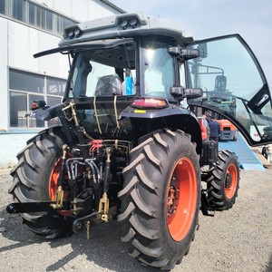 Tracteurs agricoles universels de tous types pour l'agriculture et les équipements de machinerie - Product Image 3