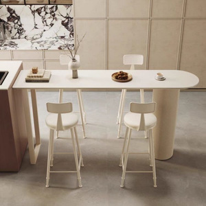Îlot de cuisine moderne avec plateau en marbre et base noire pour petit espace repas d'appartement - Product Image 4