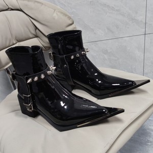 Stivali alla Caviglia da Donna in Pelle Verniciata Nera con <span class=keywords><strong>Borchie</strong></span> Personalizzate, Punta Affusolata in Metallo, Stile Western Cowboy, con Cinturini <span class=keywords><strong>e</strong></span> Fibbia - Product Image 1