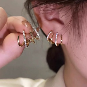 2026 Wholesale High Quality Geometric Zinc Alloy Gold Plated Needle Four <strong>Claw</strong> Stud <strong>Earrings</strong> Women's Trendy High Grade Feeling - Product Image 2