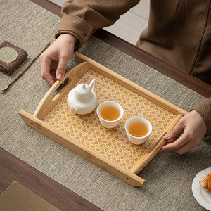 Plateau à thé en bambou avec design tapis pour le service et la présentation du thé 30x20cm - Product Image 2