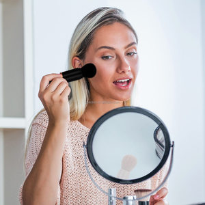Ensemble de pinceaux de maquillage 4 en 1 Gracedo Travel-Friendly-Mini pinceaux télescopiques pour le maquillage des lèvres et du visage en déplacement - Product Image 3