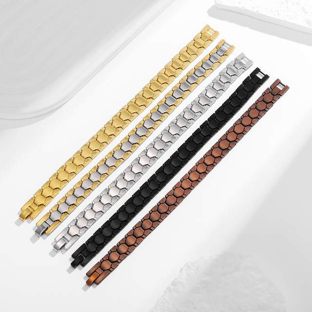 High Quality Anti-static Anti-radiation Magnet Stone Health Care Bracelet Football Pattern Alloy Chain Bracelet
