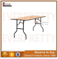 Table pliante rectangulaire en plastique de haute qualité Cantine et mobilier scolaire modernes pour la salle à manger et l'extérieur