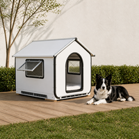Grande maison extérieure pour animaux de compagnie, conçue pour plusieurs animaux, avec cloisons personnalisées et salles de repos indépendantes pour les animaux.