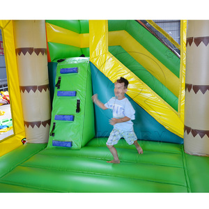 Château gonflable géant en PVC durable avec toboggan aquatique et trampoline pour fêtes en extérieur - Product Image 4