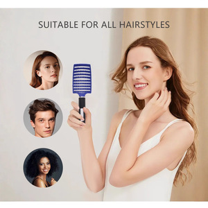 Grand peigne à cheveux en plastique avec coussin moelleux pour le coiffage et le lissage à domicile - Product Image 3