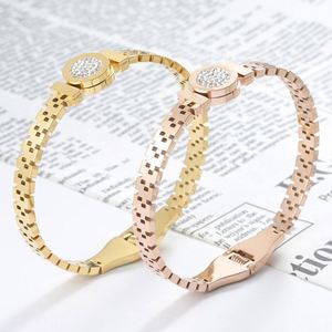 Joyería hueca de acero inoxidable para mujer al por mayor transfronteriza-Pulsera de acero de titanio Hebilla de resorte Tema de amor para Europa unida - Product Image 3