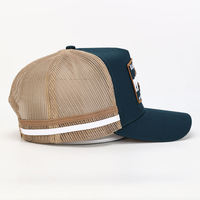 Gorra trucker de malla personalizada de perfil alto con 5 paneles, logotipo bordado de algodón, rayas y estampado digital en el bajo de la visera, estilo Australia