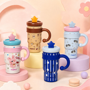 แก้วกาแฟเก็บความร้อนสุญญากาศลายการ์ตูนน่ารัก ขนาด 650 มล. ฝาปิดรูปดาว มีหูจับ แก้วสแตนเลส พร้อมหูจับขนาดใหญ่ สำหรับใช้ในออฟฟิศ บ้าน และทุกวัน - Product Image 2
