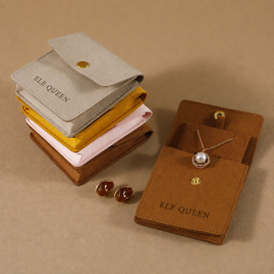 Pochette à bijoux en daim doux avec fermeture magnétique, logo personnalisé, 8x8cm, sac de rangement portable pour boucles d'oreilles et colliers, emballage cadeau pour la Saint-Valentin - Product Image 4
