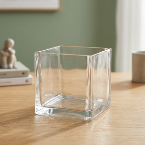 Moderno Florero de Vidrio Transparente en Forma de Cubo 5x5 para Decoración de Mesa - Product Image 2