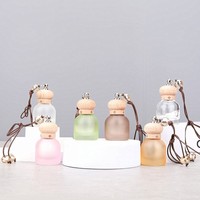 10ml givré rose vert clair rond voiture suspendus parfum verre bouteilles de parfum pendentif avec couvercles en bois