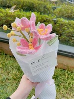 Buket Mawar Merah Muda Rajutan Katun Buatan Tangan yang Dapat Disesuaikan-Bunga Tulip Buatan Hadiah Romantis dan Menawan untuk Natal Tahun Baru