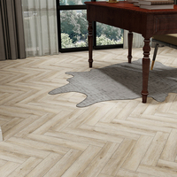 Planche de vinyle antidérapante Couleur gris clair Plancher de chêne à chevrons Plancher de bois Chevron Plancher de SPC à chevrons