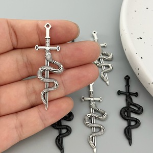 Kalung liontin pedang ular logam campuran perak antik Retro, gantungan kunci ukir DIY Gotik kalung pesona ular melingkar silang - Product Image 2