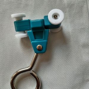 Roue de chariot d'hôpital en plastique pour système de glissière de rideau - Product Image 5