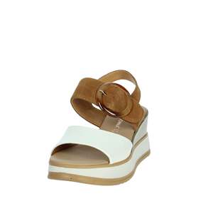 รองเท้าแตะส้นเตารีดผู้หญิง Charm หนังสีขาว รุ่น 21244-E5 - Product Image 6