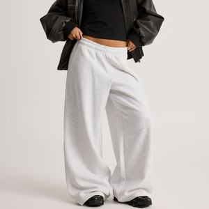 Pantalon de survêtement personnalisé en molleton brossé de coton pour femme, coupe ample à jambe large, style empilé - Product Image 2