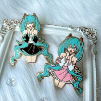Lencana Logam Kustom Pin Enamel Desain Personalisasi Pelapisan Paduan Seng Opsional MOQ Kecil Produsen OEM ODM Harga Grosir