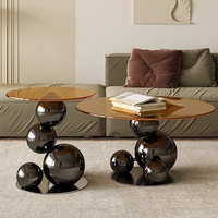 Table basse en verre de luxe moderne avec design créatif pour le hall d'entrée d'une villa, le salon, l'hôtel ou la chambre à coucher