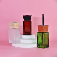 Bouteille diffuseur d'arômes carrée décorative en verre de 500 ml, vide, pour bâtonnets parfumés, personnalisable avec couvercle en bois, vente en gros