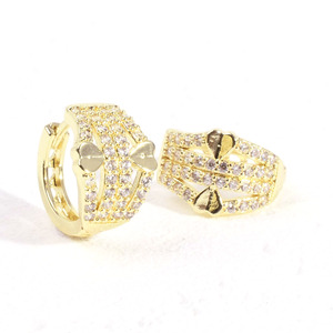 Orecchini a Cerchio Piccoli di Alta Qualità con Design a Cuore/Farfalla/Geometrico, Placcati in Oro 14K, con Zirconi Cubici, Sensazione Ghiacciata - Product Image 6