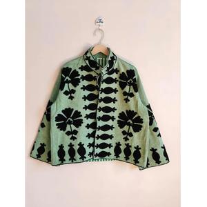 Chaqueta Bomber Suzani Floral Bordada a Mano de Arte Clásico, Chaqueta de Invierno Transpirable Reversible Ecológica de Algodón TNT - Product Image 1