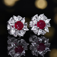 Boucles d'oreilles élégantes de luxe en or 18 carats avec rubis sang de pigeon de 1,15 ct et incrustation de saphirs blancs, certifiées GRC, bijoux fins pour femmes, usage quotidien