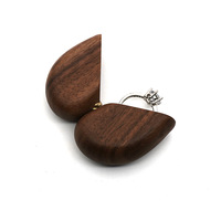 Boîte à bagues en bois massif de noyer noir en forme de cœur pour mariage et demande en mariage, gravable avec option de logo personnalisé, boîte cadeau