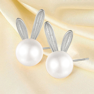 Collana con Orecchie di Gatto e Perle Finte, Ciondolo Dolce e Giocoso per Ragazze e Donne - Product Image 4