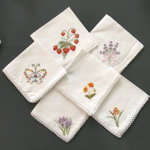 مناديل نسائية مطرزة مخصصة - Product Image 4