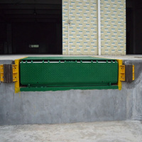 Niveleur de quai fixe robuste, pont de chargement hydraulique pour le transfert de conteneurs et de marchandises en entrepôt logistique