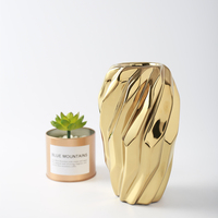 Conception de placage d'or logo personnalisé pièces de décoration d'hôtel de luxe vases de produits de maison en céramique
