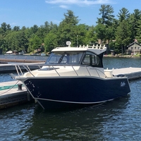 Bateau de pêche sportive en aluminium soudé de 7,5 m (25 pieds) avec cabine et moteur hors-bord pour usage en haute mer et divertissement