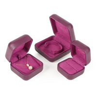Romi Boîte à bijoux personnalisée de luxe en cuir PU bordeaux avec sac cadeau, bague, collier, boîtes d'emballage avec impression de logo