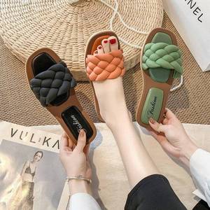 Scarpe da <span class=keywords><strong>donna</strong></span> Casual da spiaggia estive all'ingrosso <span class=keywords><strong>eleganti</strong></span> da <span class=keywords><strong>donna</strong></span> sandali aperti pantofole con elemento antiscivolo fettuccia fantasia - Product Image 1