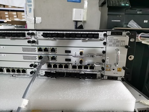 Routeur d'entreprise NetEngine 8000, composants de châssis AC intégrés, y compris 2 alimentations AC, boîtier de ventilateur 02353EWU CR8BM8BKPAC1 - Product Image 5