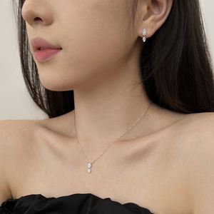 สร้อยคอเงินแท้ 925 ชุบโรเดียม ดีไซน์มินิมอลทันสมัยจาก Dylam ประดับจี้ทรงหยดน้ำประดับเพชรซีกอน 5A - Product Image 3
