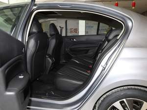 La <span class=keywords><strong>Peugeot</strong></span> 408 Luxury Edition de 2025, équipée d'un moteur 1.5T, présente des caractéristiques haut de gamme et son prix est raisonnable. - Product Image 6