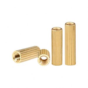 Espaciador de Aislamiento Roscado de Doble Extremo, Autoblocante, Pasivado, de Latón HPb58-3, Modelo C3604, para Soporte de Cámara de Seguridad M2 - Product Image 1