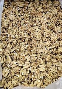 Nueces de Media Cara Ligeras, Crudas, Orgánicas, Envasadas al Vacío, a Granel, para Distribuidores de Alimentos Gourmet - Product Image 2