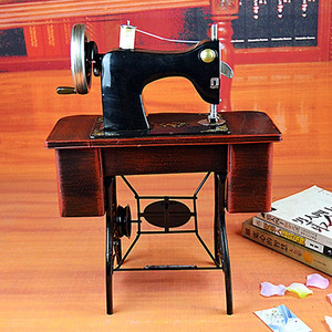 미니 빈티지 락워크 레트로 재봉틀 모델 금속 공예 어린이 장난감 레트로 생일 선물 홈 데코 - Product Image 5