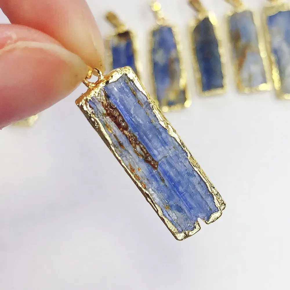 LS-A911amazing! Liontin Kyanite Biru Pesona Batu Permata Alami Mode dengan Sepuh Emas Bentuk Persegi Panjang Liontin Perhiasan