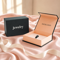 Boîte à bijoux noire de luxe avec fermeture magnétique, logo personnalisé, emballage cadeau recyclable pour collier avec insert en mousse