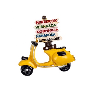Vente en gros d'aimants de réfrigérateur en résine pour scooter 5 Terres d'Italie-Souvenirs touristiques faits à la main avec un fort magnétisme Cadeau et décoration intérieure - Product Image 2