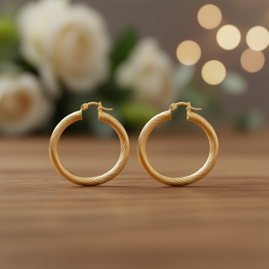 Orecchini a Cerchio Placcati Oro per Donne, Design Classico Intrecciato, Gioielli in Lega, Finitura 18K, Eleganti per Uso Quotidiano - Product Image 2